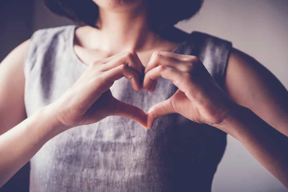 Person makes heart sign with fingers - organ donor